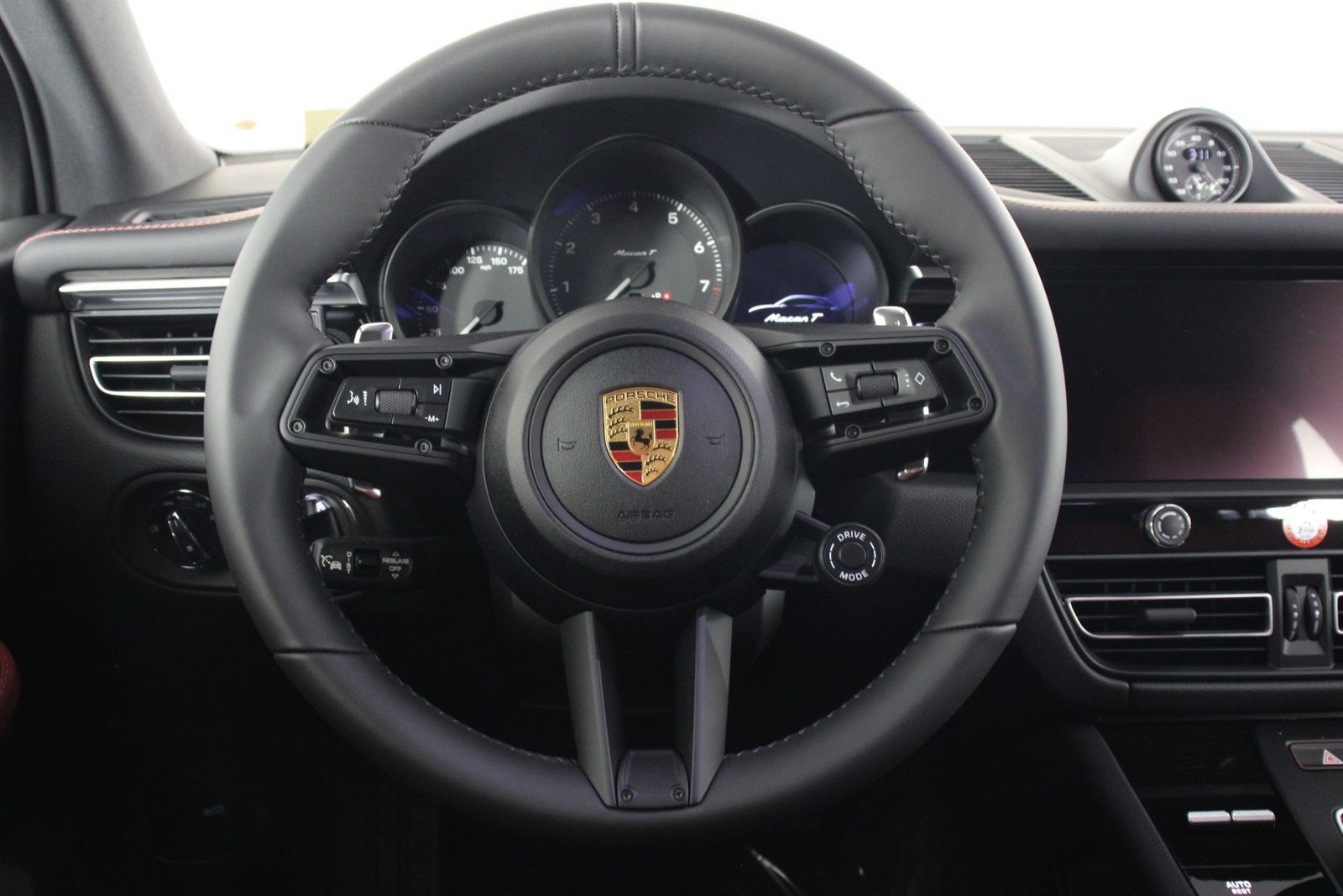 New 2026 Porsche Macan Turbo AWD/4WD image 12
