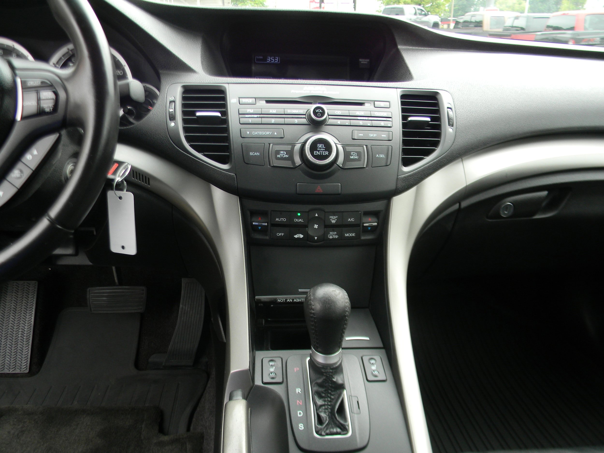 Used 2010 Acura TSX Sedan image 9