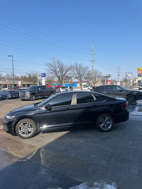 Certified 2024 Volkswagen Jetta SE w/ Panoramic Sunroof Package image 16