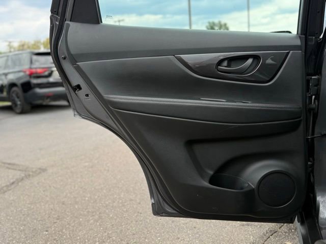 Used 2019 Nissan Rogue S image 14