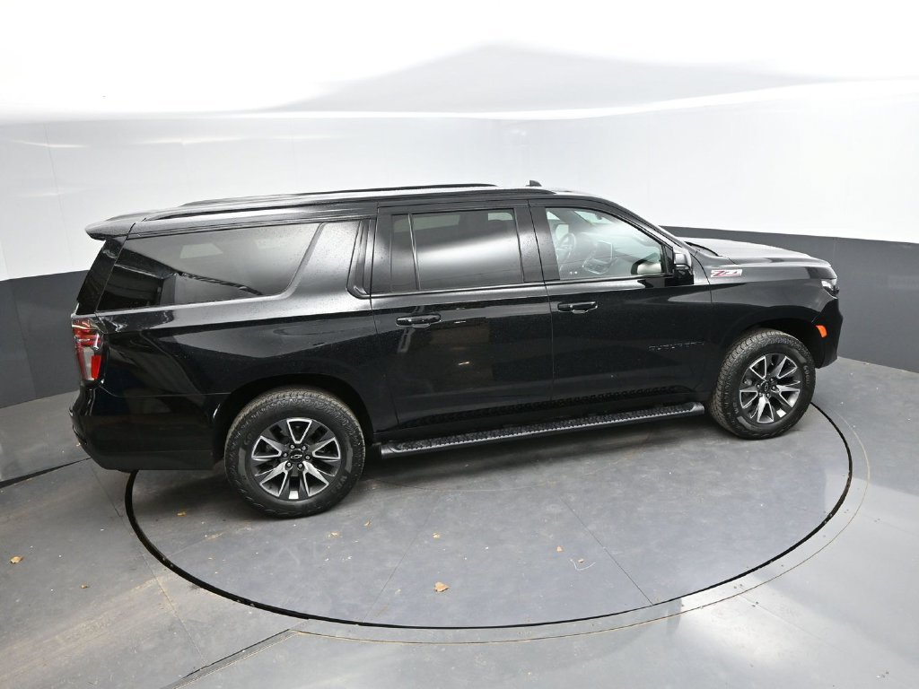 Used 2024 Chevrolet Suburban Z71 w/ Luxury Package AWD/4WD image 35
