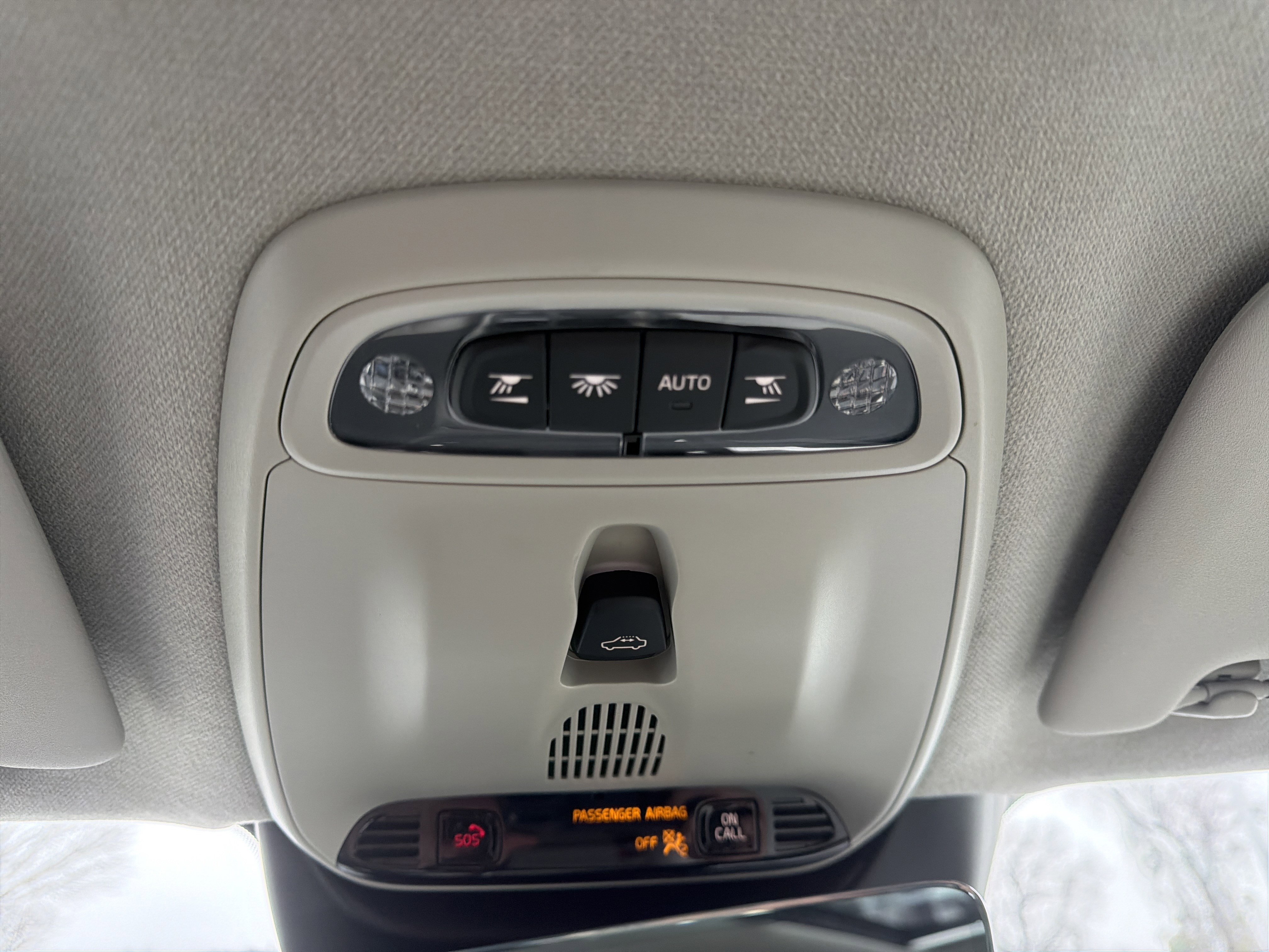 Used 2020 Volvo XC40 T5 Momentum w/ Protection Package Premier image 29