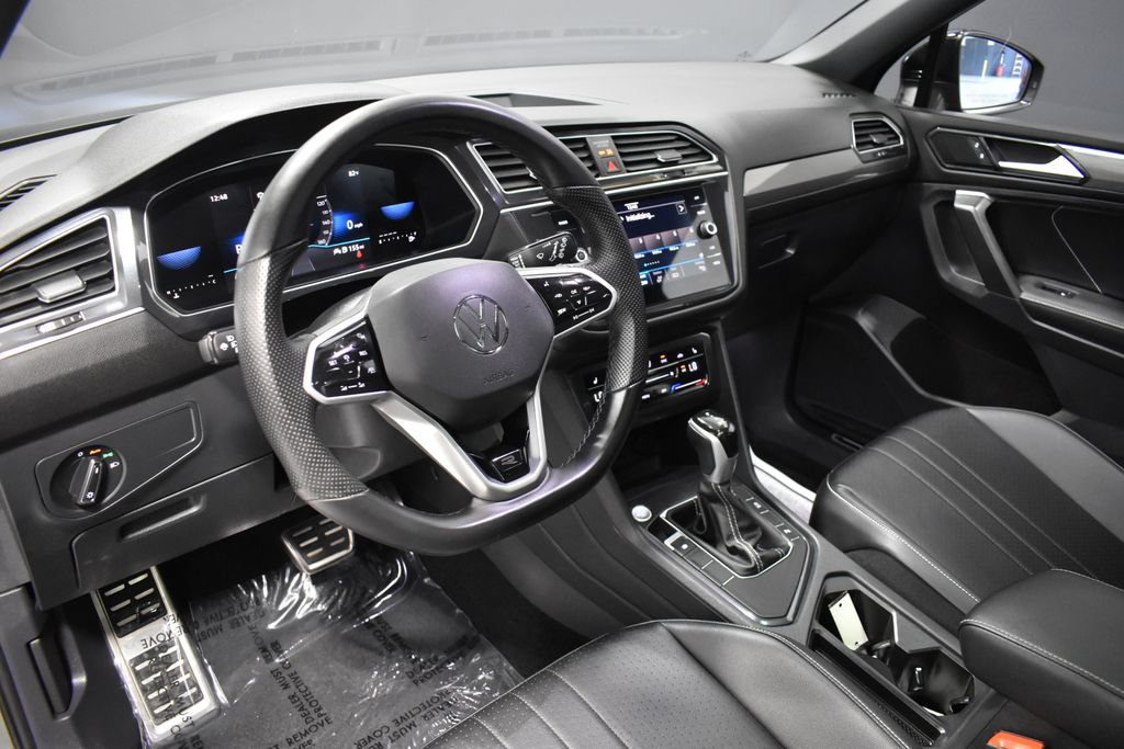 Used 2023 Volkswagen Tiguan SE R-Line FWD image 4