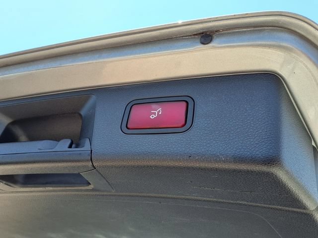 Used 2010 Mercedes-Benz GLK 350 4MATIC image 31