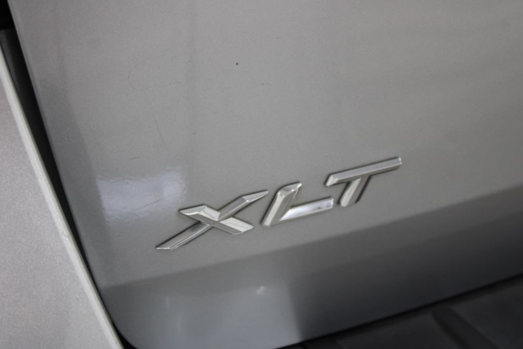 Used 2020 Ford Explorer XLT w/ Comfort Package RWD image 24