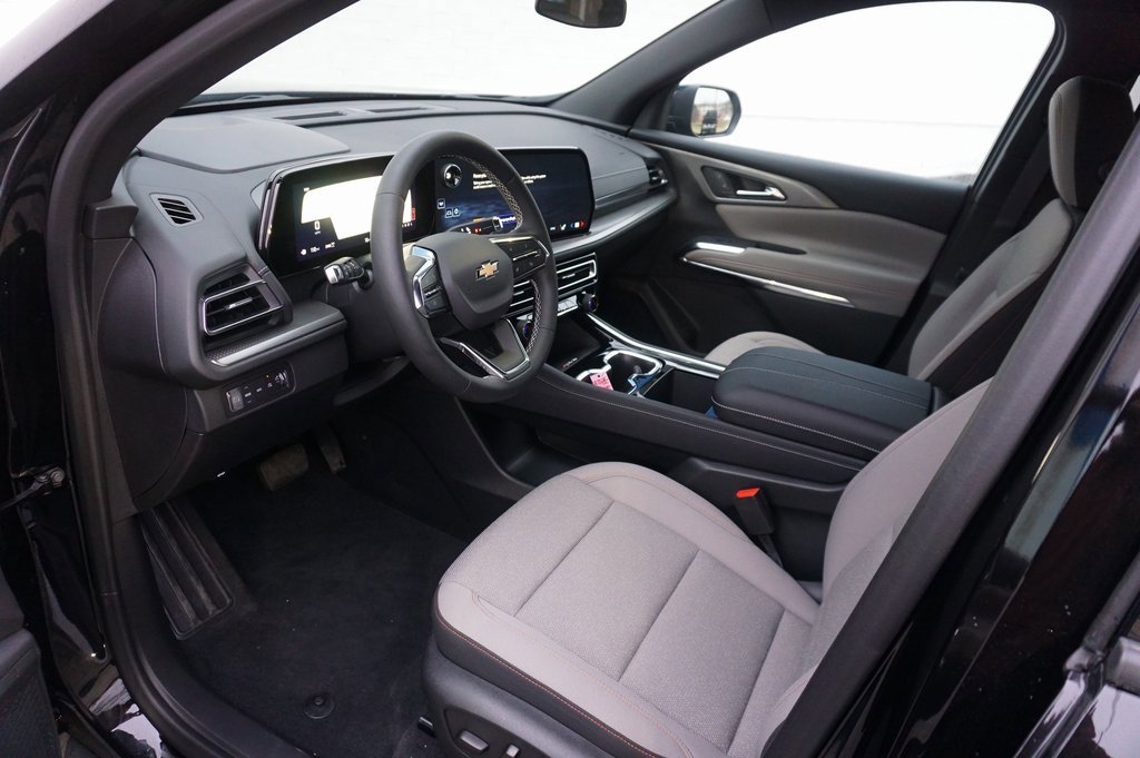 Used 2025 Chevrolet Traverse LT w/ LPO, Floor Liner Package image 9