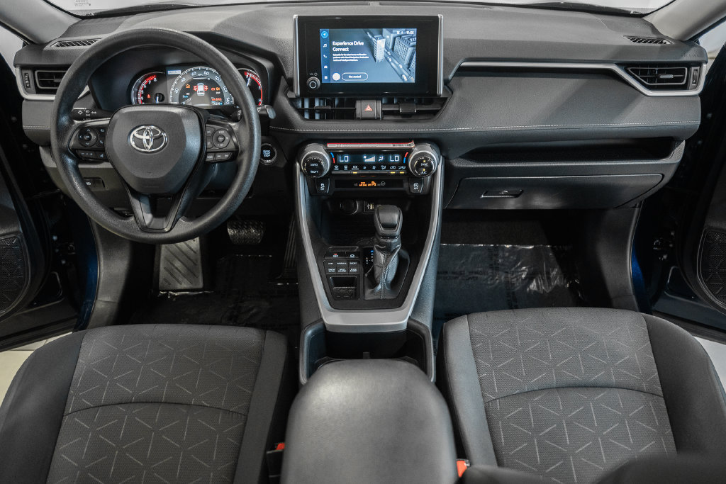 Used 2025 Toyota RAV4 XLE AWD/4WD image 16