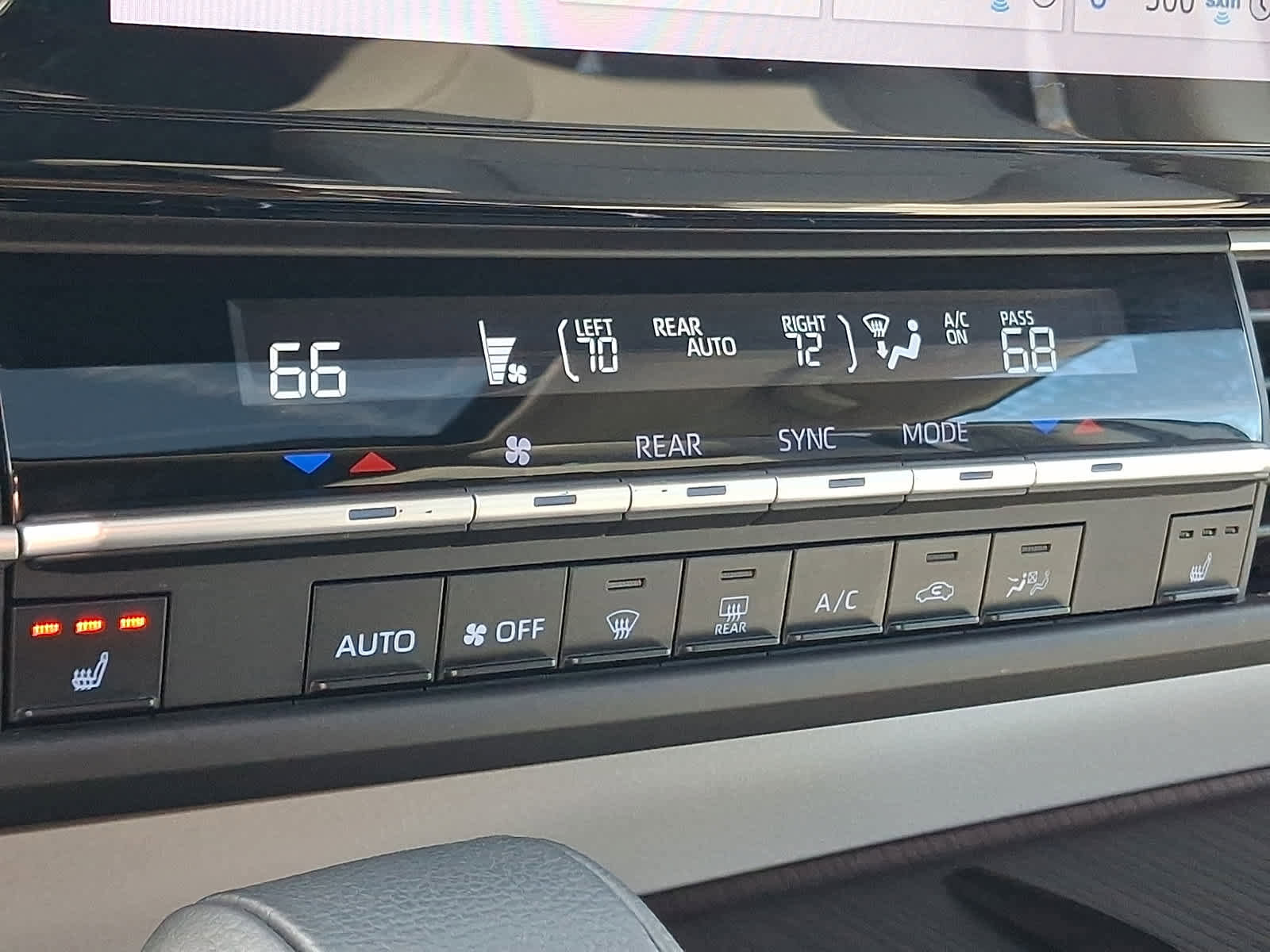 Used 2023 Toyota Sienna XLE AWD/4WD image 19