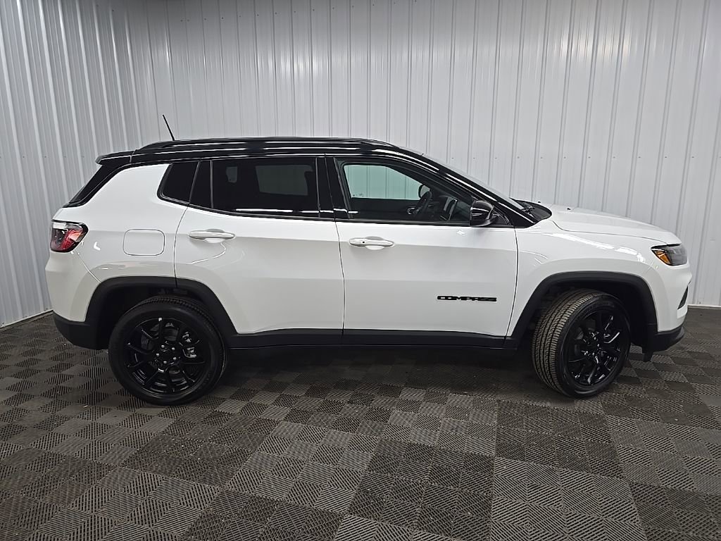 Used 2023 Jeep Compass Altitude image 2