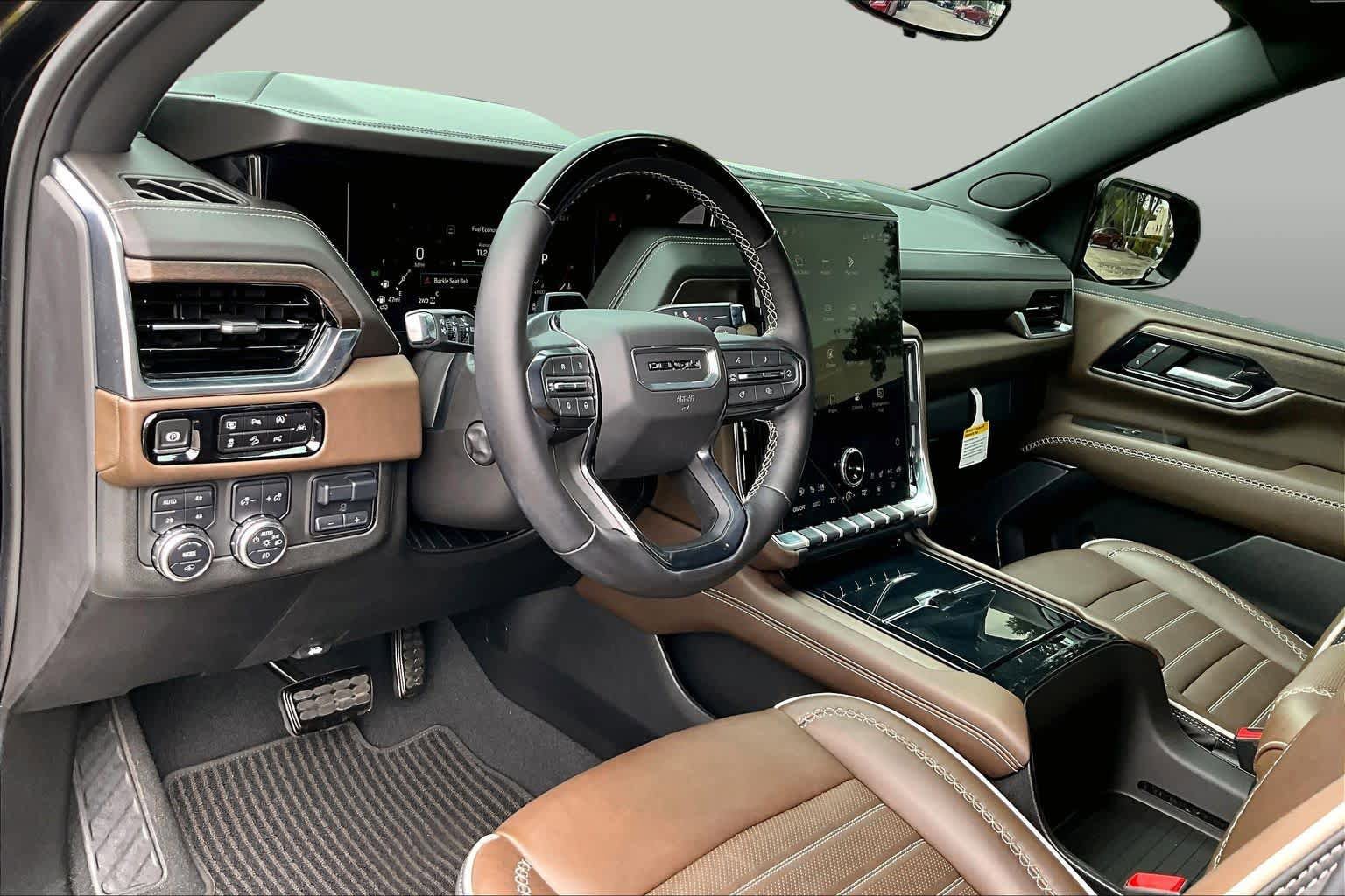 Used 2025 GMC Yukon Denali Ultimate AWD/4WD image 18
