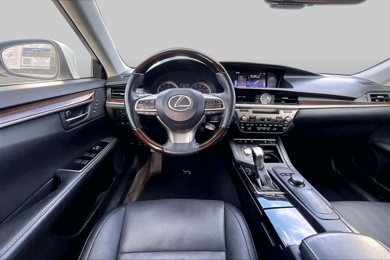 Used 2016 Lexus ES 350 w/ Premium Package w/Wood Trim FWD image 6