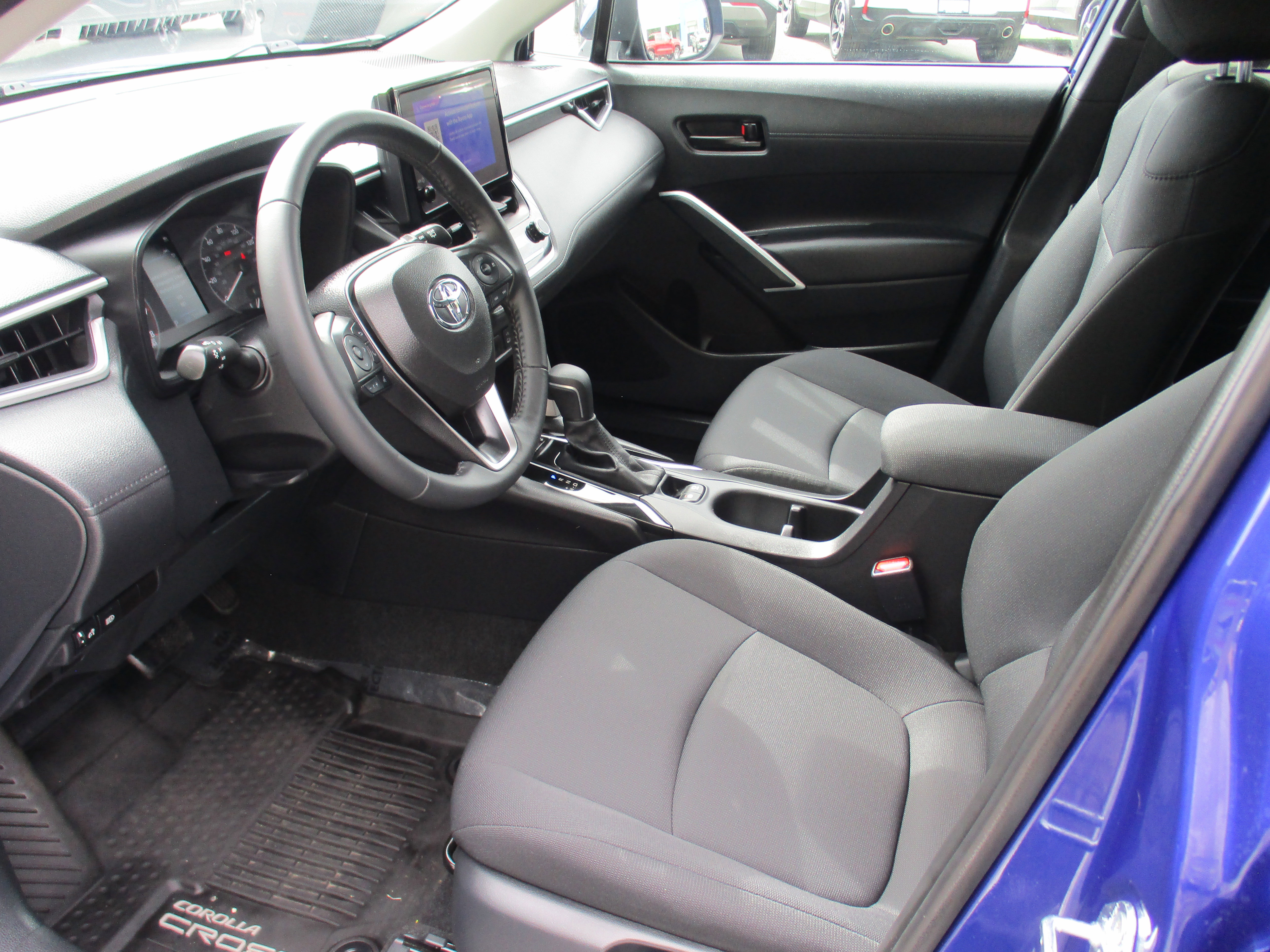 Used 2024 Toyota Corolla Cross LE AWD/4WD image 11