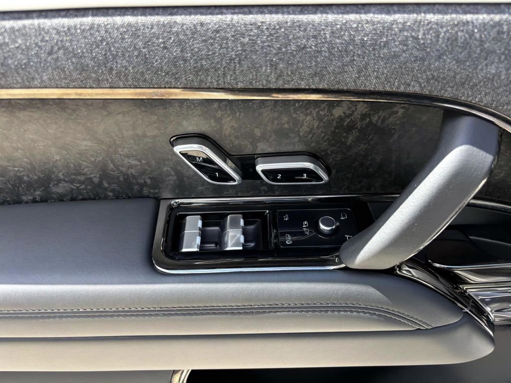 Used 2024 Land Rover Range Rover Sport Dynamic SE image 12