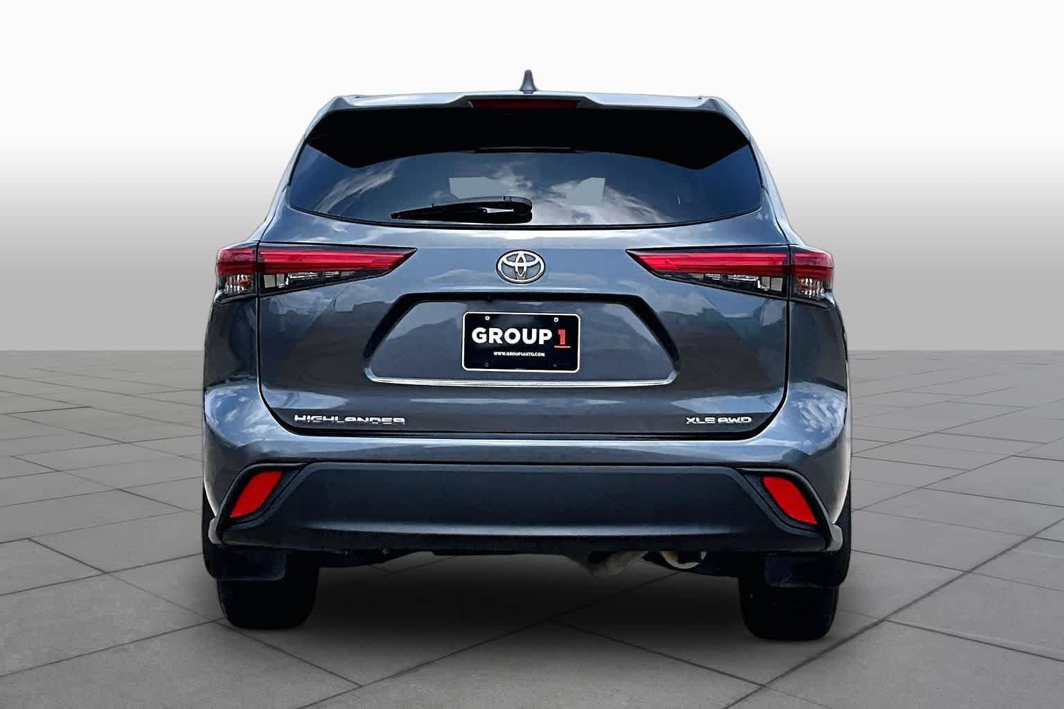 Used 2021 Toyota Highlander XLE AWD/4WD image 5