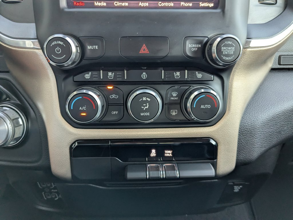 Used 2019 RAM 1500 Laramie AWD/4WD image 3