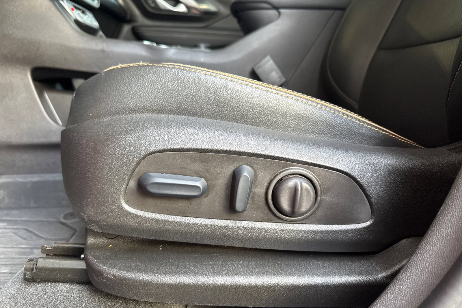 Used 2024 GMC Terrain AT4 w/ LPO, Floor Liner Package AWD/4WD image 12