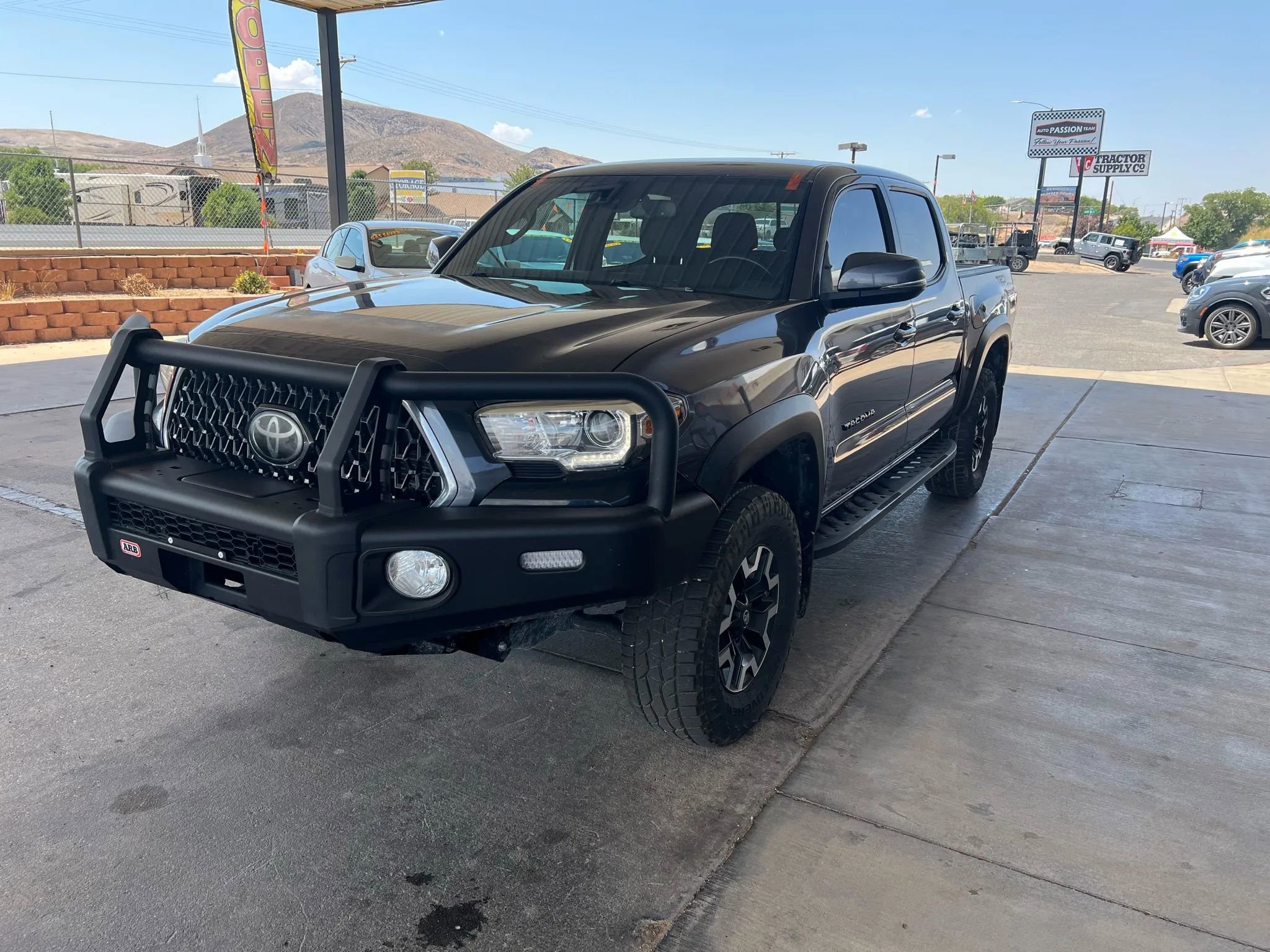 Used 2019 Toyota Tacoma TRD Off-Road image 1