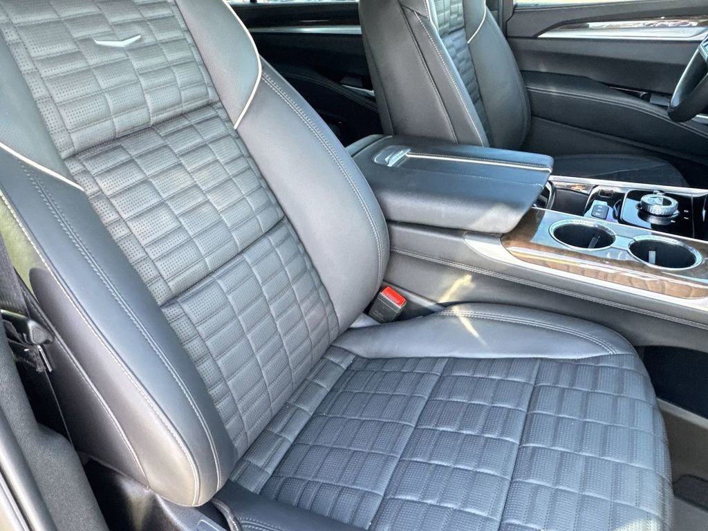 Certified 2025 Cadillac Escalade ESV Sport Platinum w/ LPO, Floor Liner Package AWD/4WD image 30