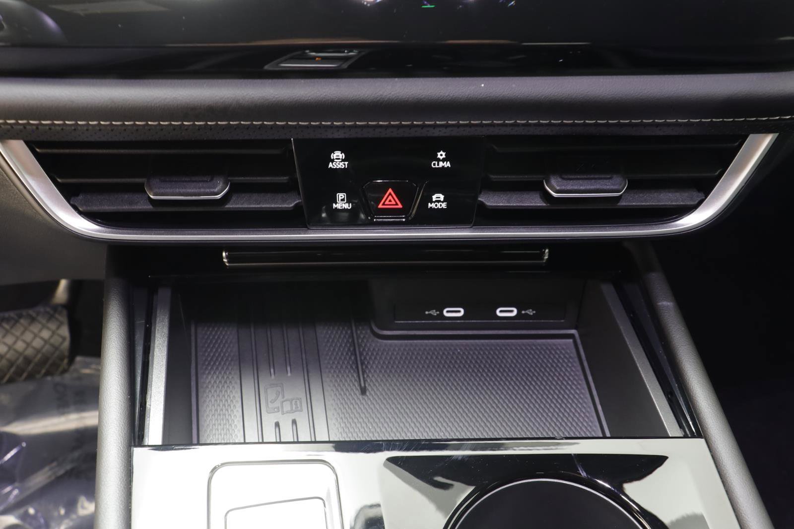 Used 2025 Volkswagen Atlas Cross Sport SE image 11