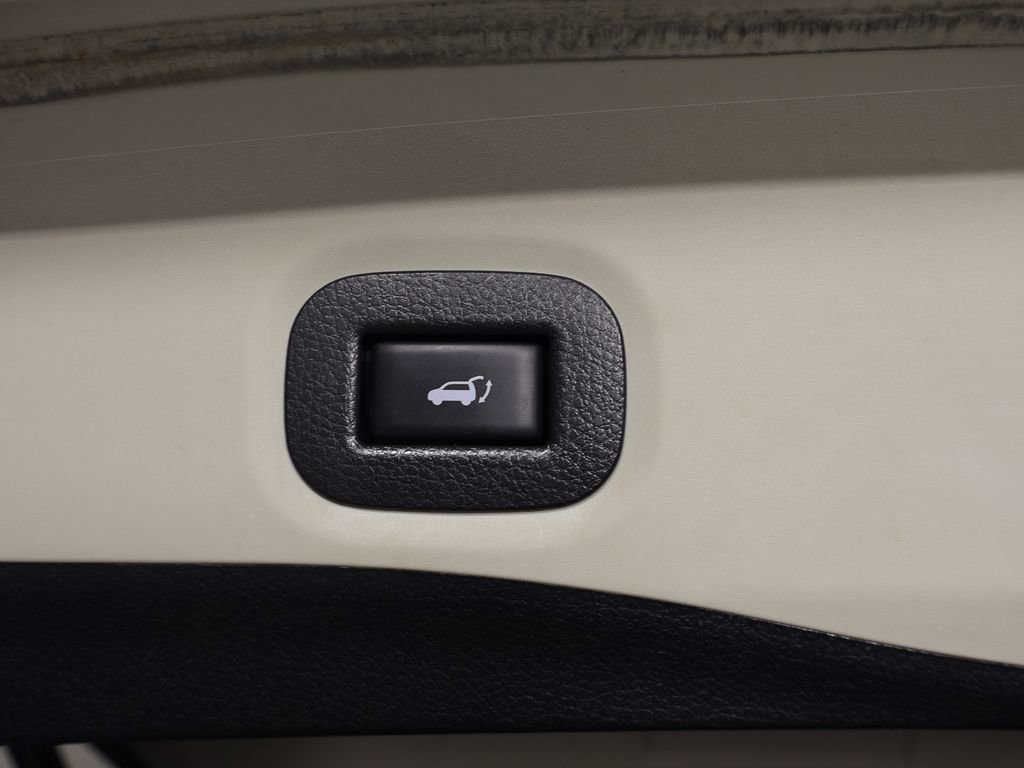 Used 2019 Nissan Rogue SV AWD/4WD image 18