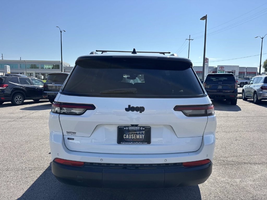 Used 2022 Jeep Grand Cherokee L Laredo RWD image 6