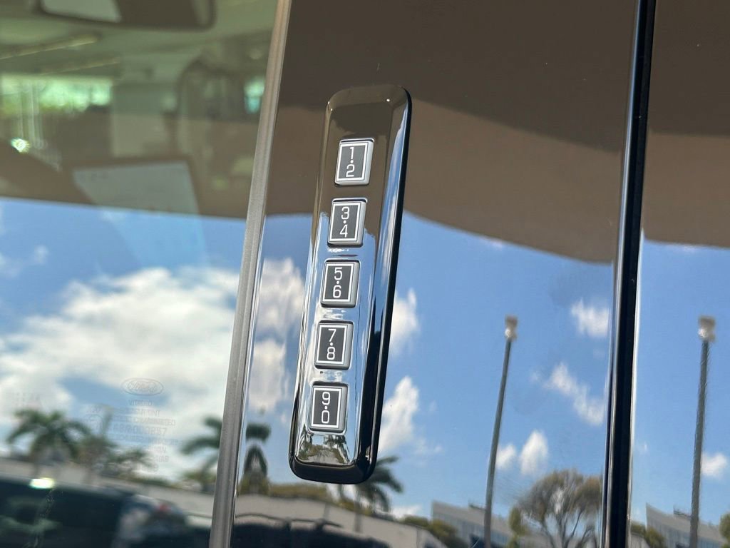 Used 2023 Ford F150 Lightning Platinum image 18