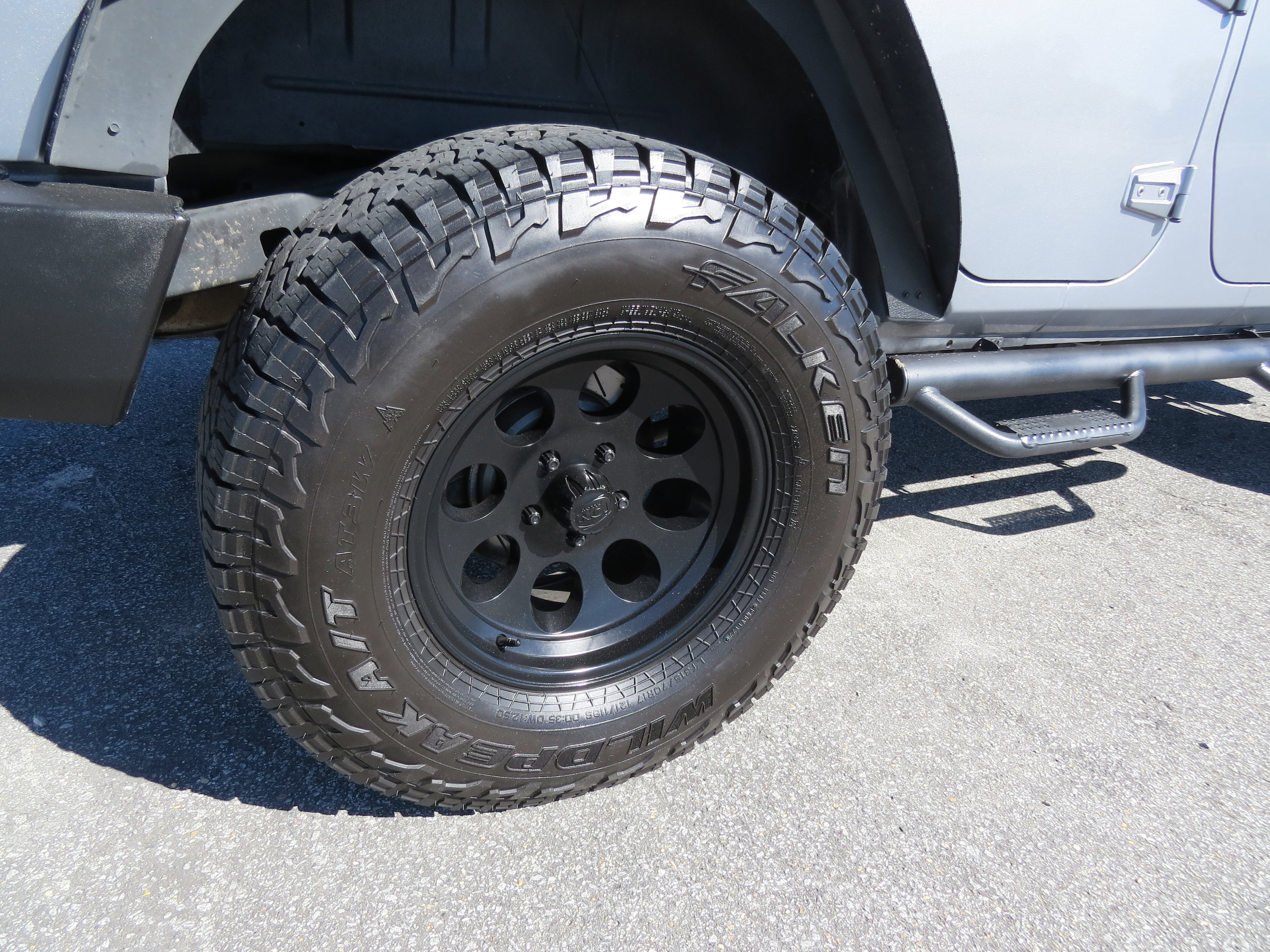 Used 2015 Jeep Wrangler Unlimited Rubicon w/ Connectivity Group image 11