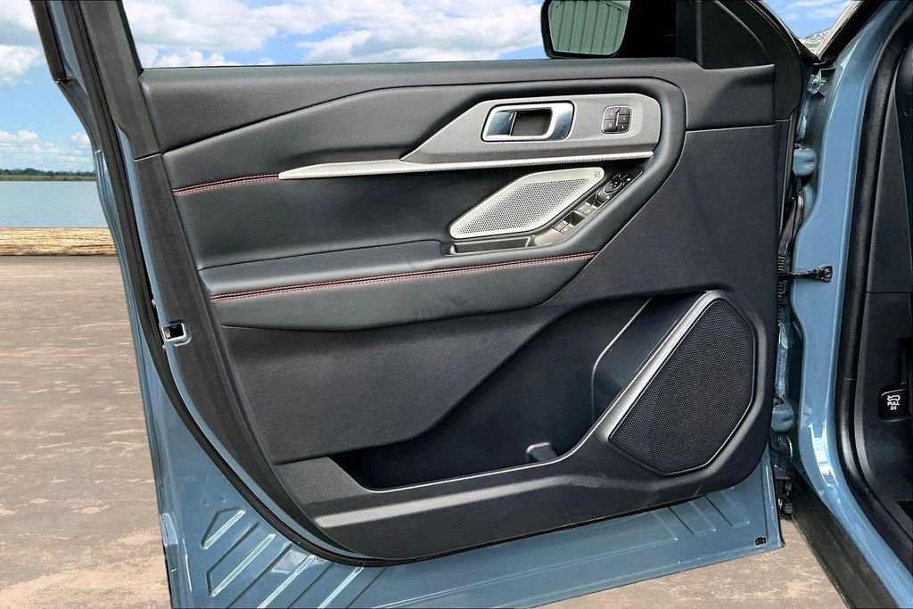 Used 2025 Ford Explorer ST AWD/4WD image 22