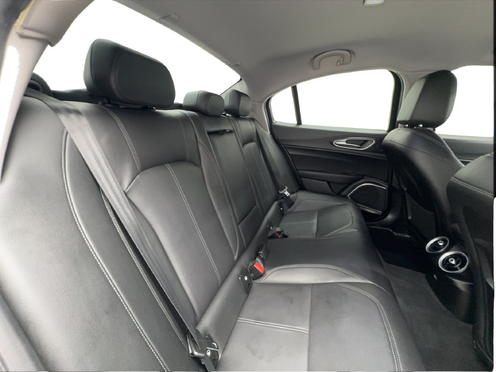 Used 2019 Alfa Romeo Giulia w/ Quick Order Package 22K Sport RWD image 27