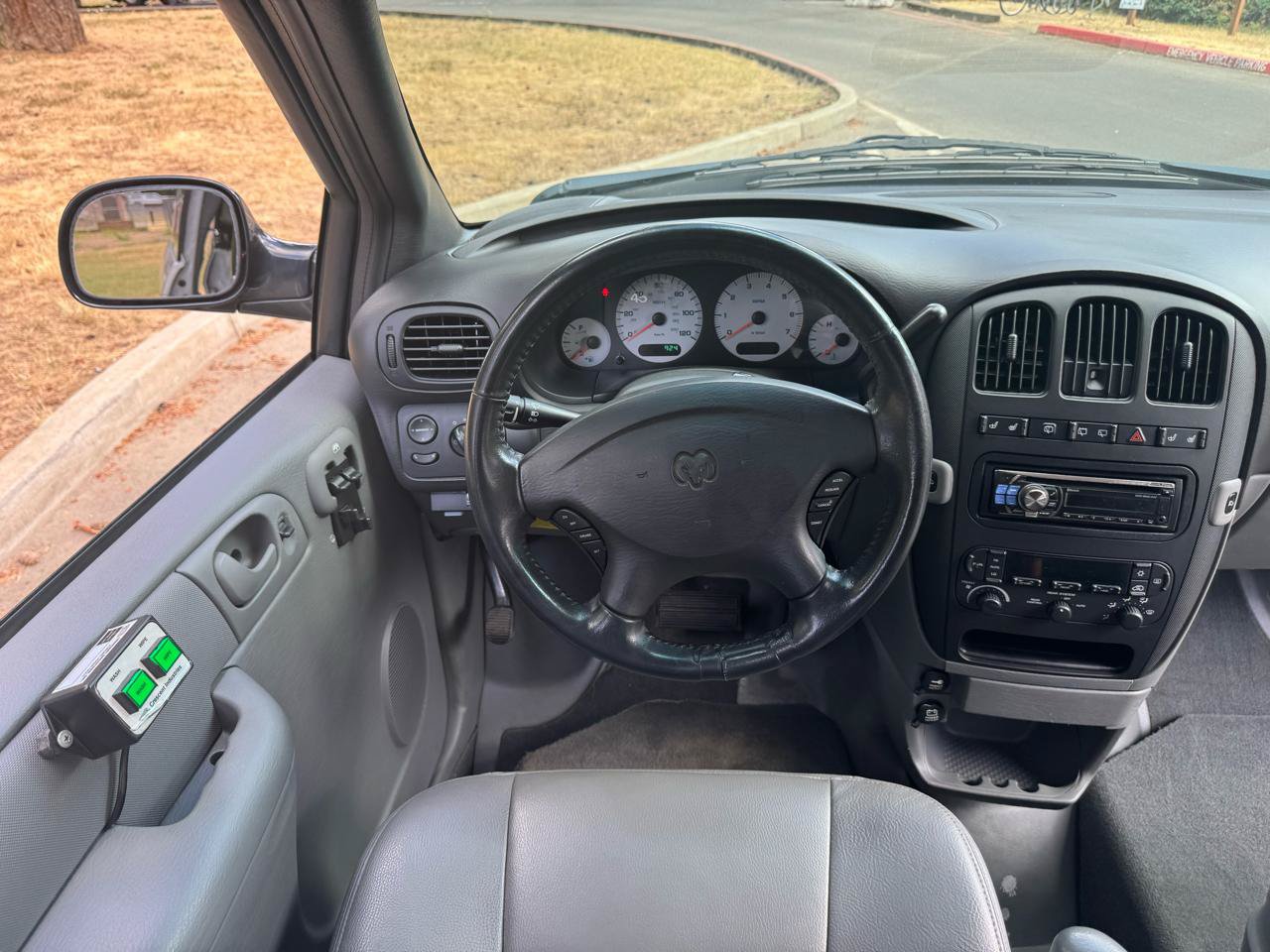 Used 2004 Dodge Grand Caravan SXT w/ Premium Group FWD image 22