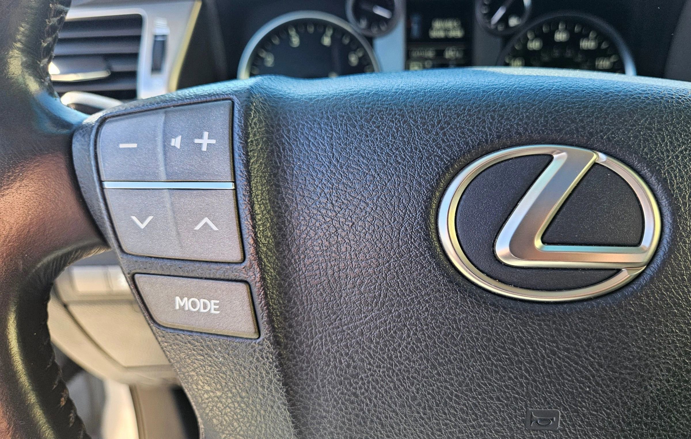 Used 2014 Lexus LX 570 4WD image 37