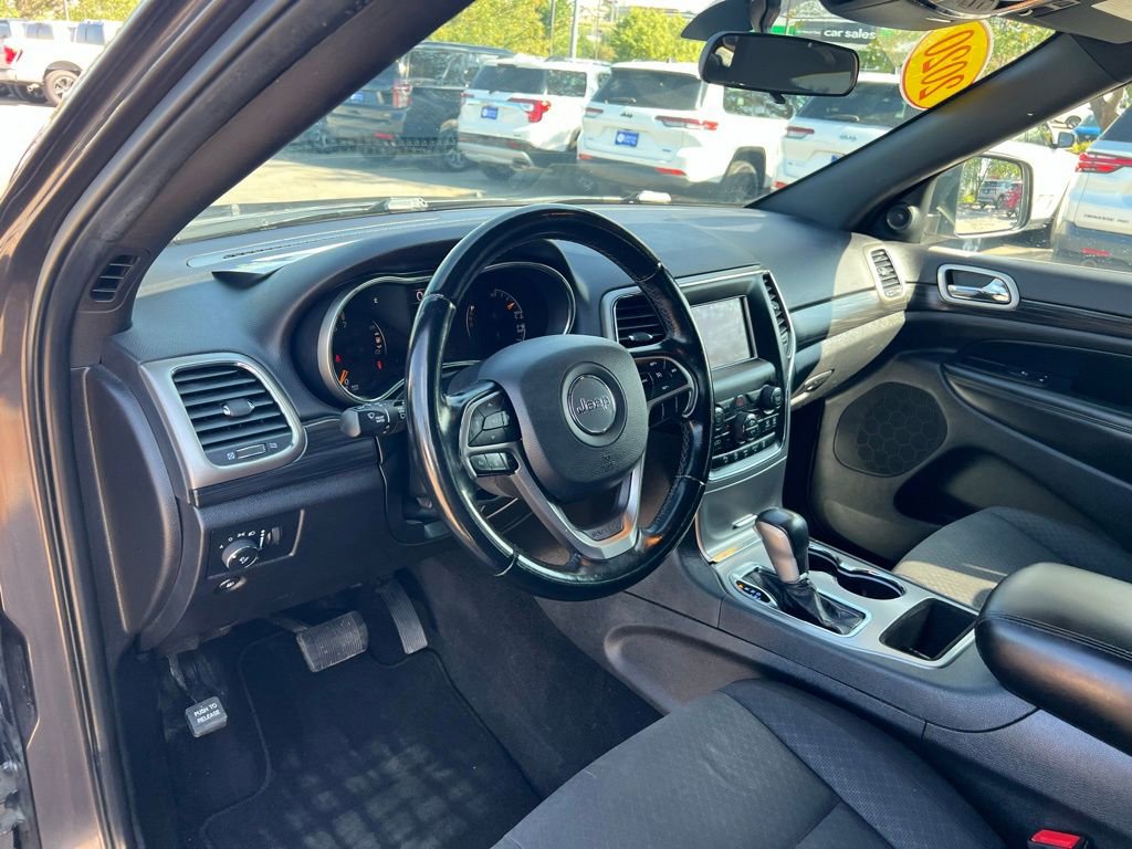 Used 2020 Jeep Grand Cherokee Laredo image 16