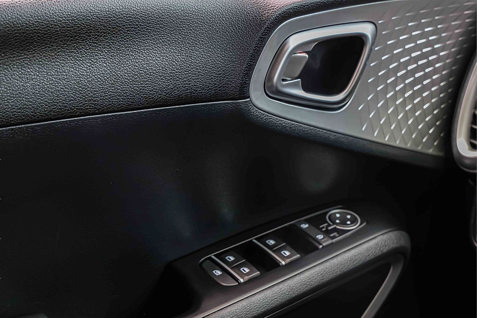 Certified 2025 Kia Soul LX w/ LX Technology Package FWD image 22