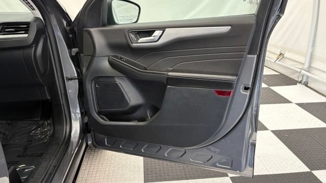 Used 2025 Ford Escape Platinum AWD/4WD image 23
