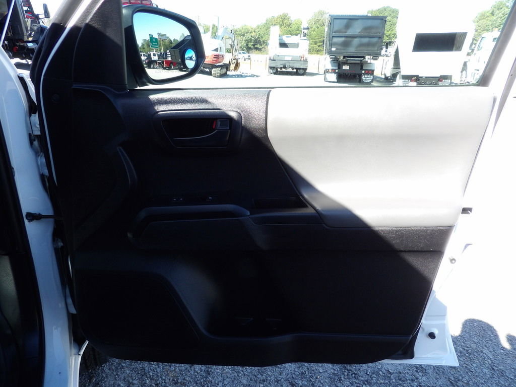 Used 2022 Toyota Tacoma SR image 33