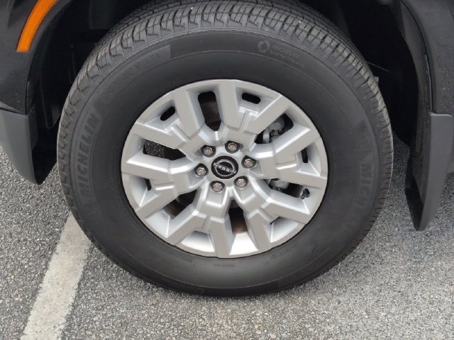 Used 2024 Nissan Frontier SV RWD image 11