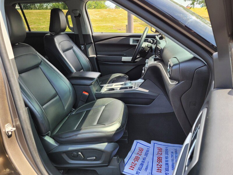 Used 2021 Ford Explorer XLT w/ Equipment Group 202A image 16