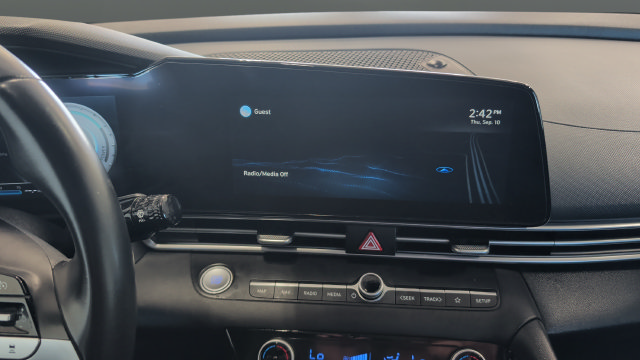 Used 2022 Hyundai Elantra Limited FWD image 15