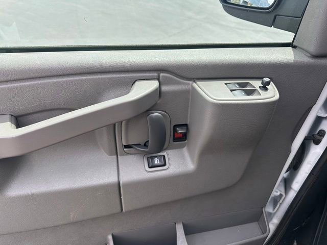 Used 2024 Chevrolet Express 3500 LT w/ LT Preferred Equipment Group RWD image 3