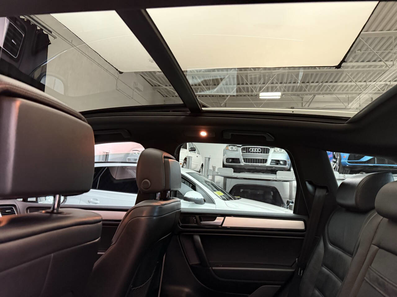 Used 2014 Volkswagen Touareg VR6 image 23