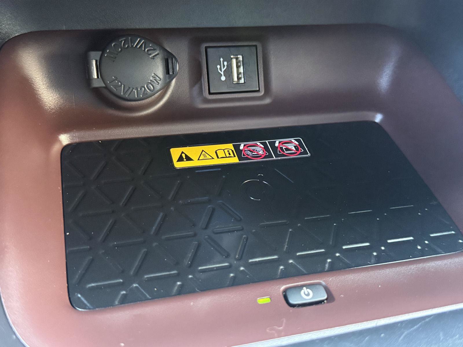 Used 2023 Toyota RAV4 Limited AWD/4WD image 26