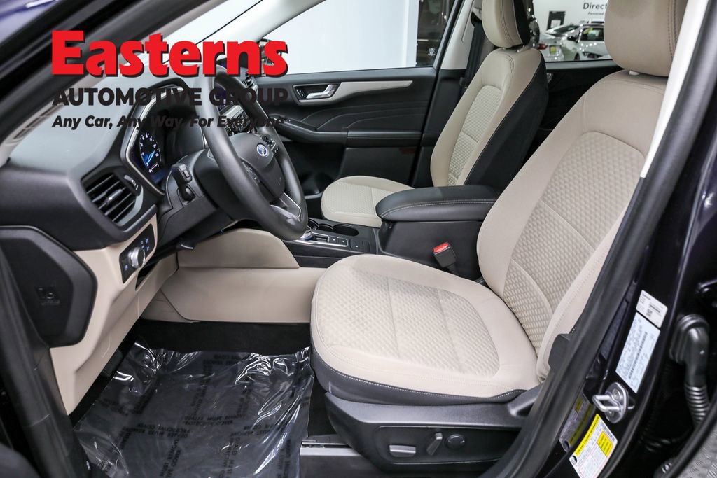 Used 2021 Ford Escape SE image 13