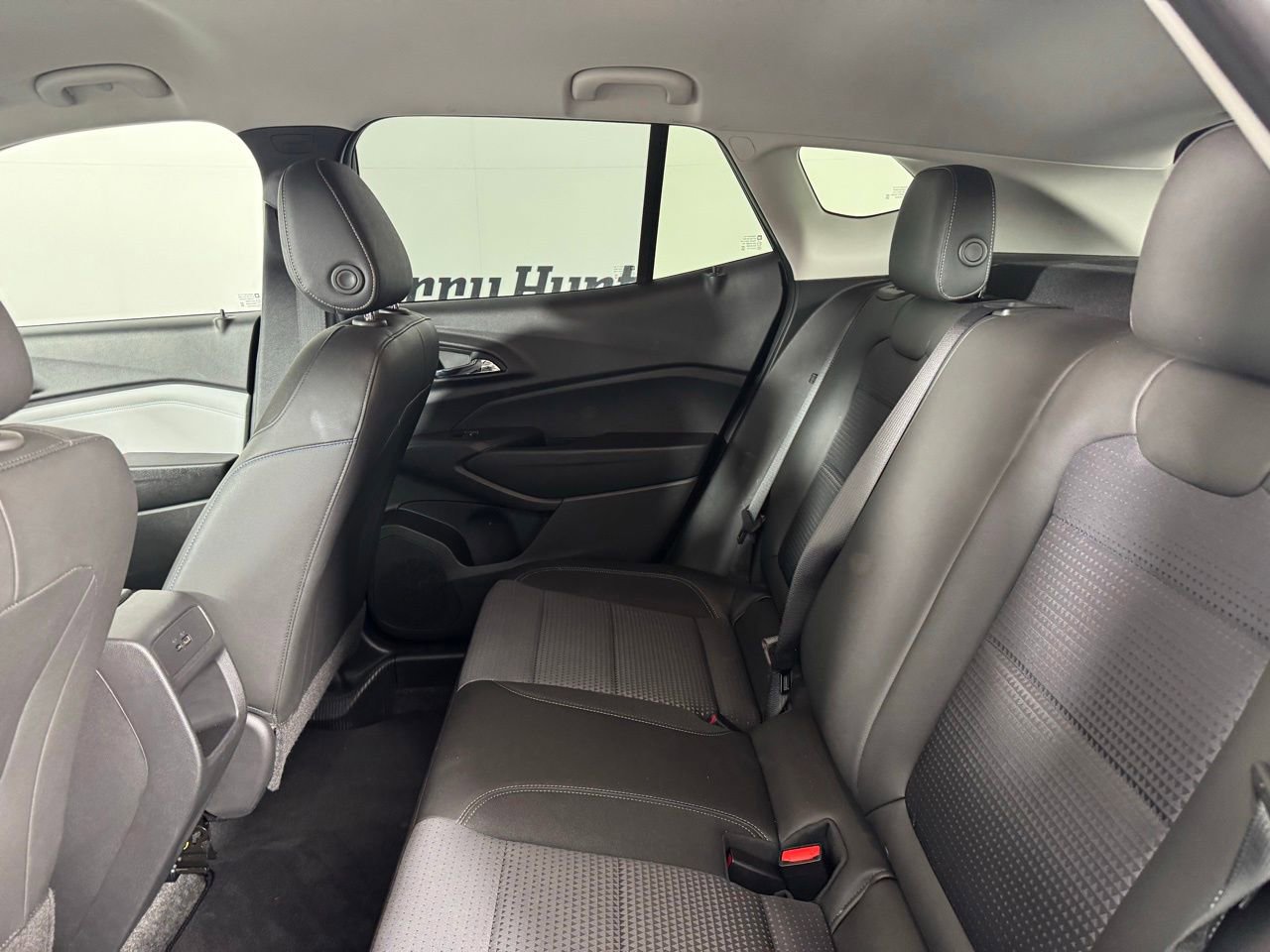 Used 2025 Chevrolet Trax LT FWD image 32