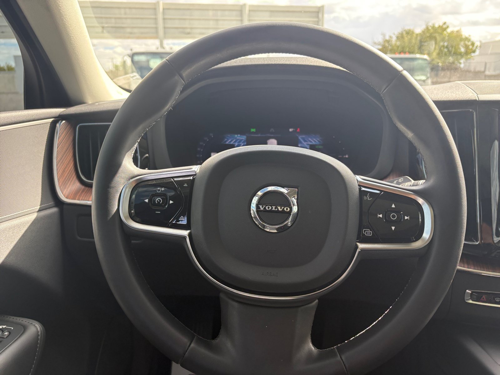 Used 2024 Volvo XC60 T8 Plus AWD/4WD image 17