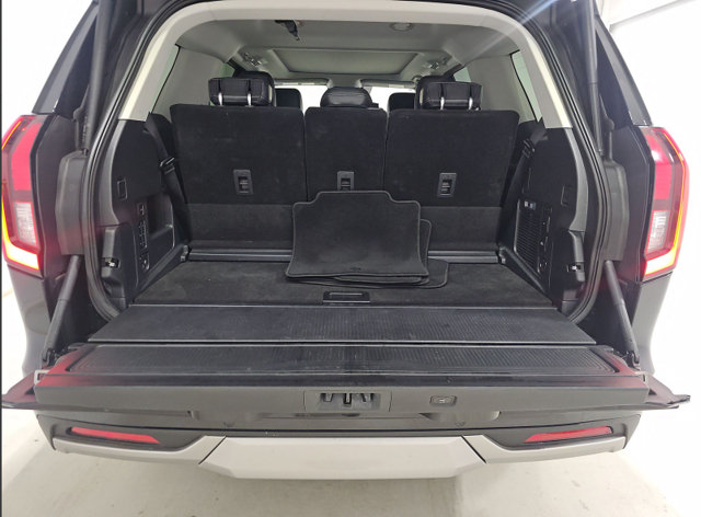 Used 2025 Ford Expedition Platinum AWD/4WD image 6