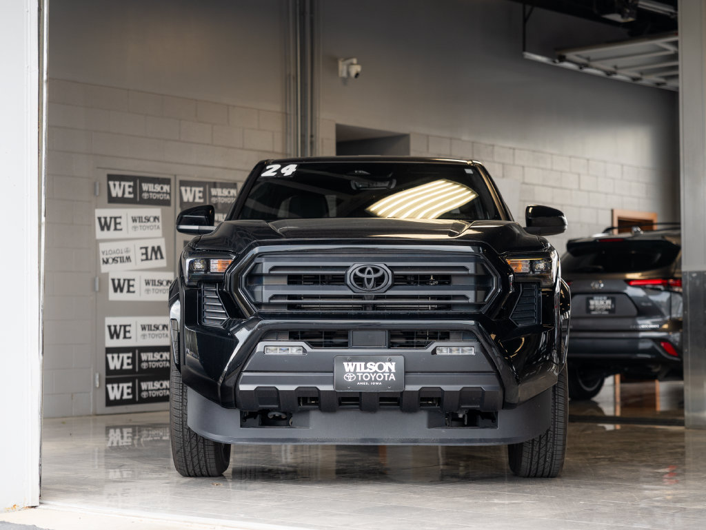 Certified 2024 Toyota Tacoma SR5 AWD/4WD image 3