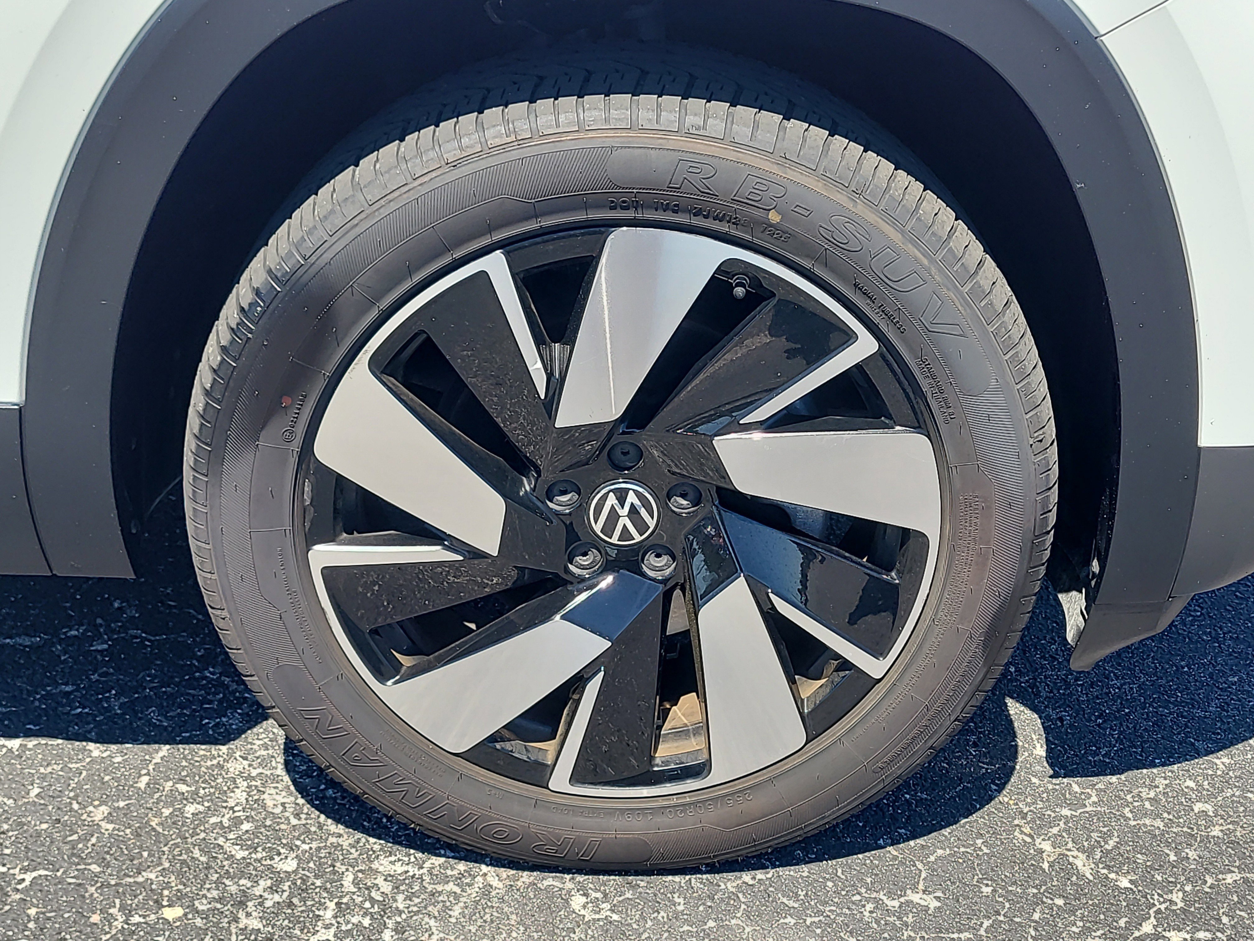 Used 2024 Volkswagen Atlas Cross Sport SE image 12