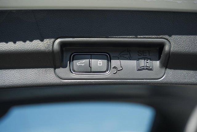 Used 2025 Ford Explorer ST-Line w/ ST-Line Street Pack image 11