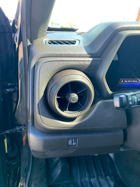 Used 2023 Chevrolet Colorado W/T image 18