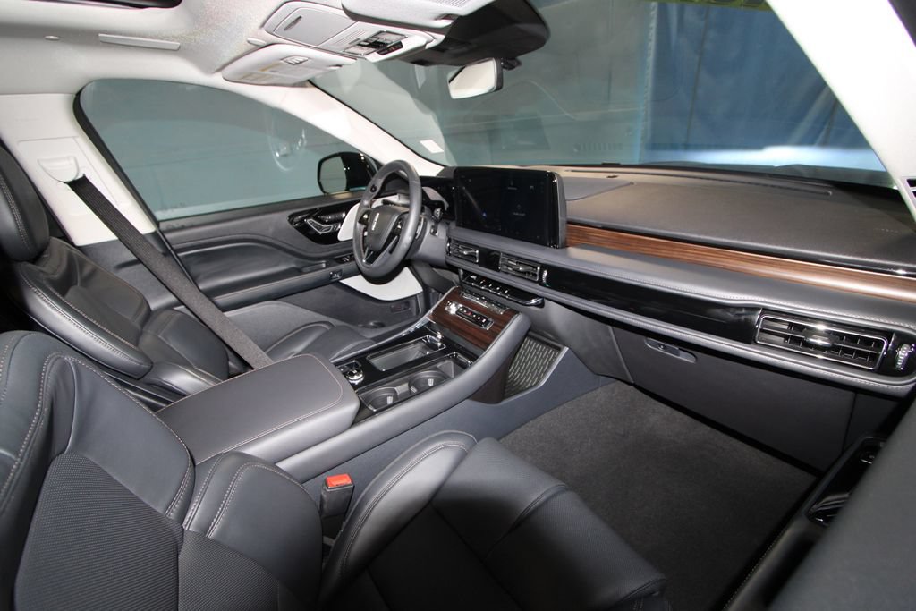 Used 2026 Lincoln Aviator Reserve AWD/4WD image 24